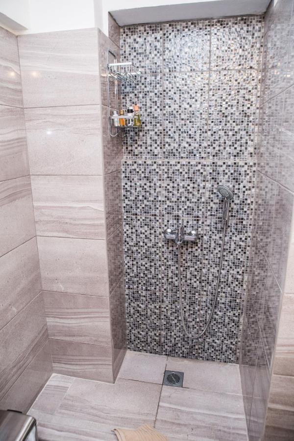 Stylish, Comfortable, Basement Loft-Like Apartment With Amenities Atenas Exterior foto