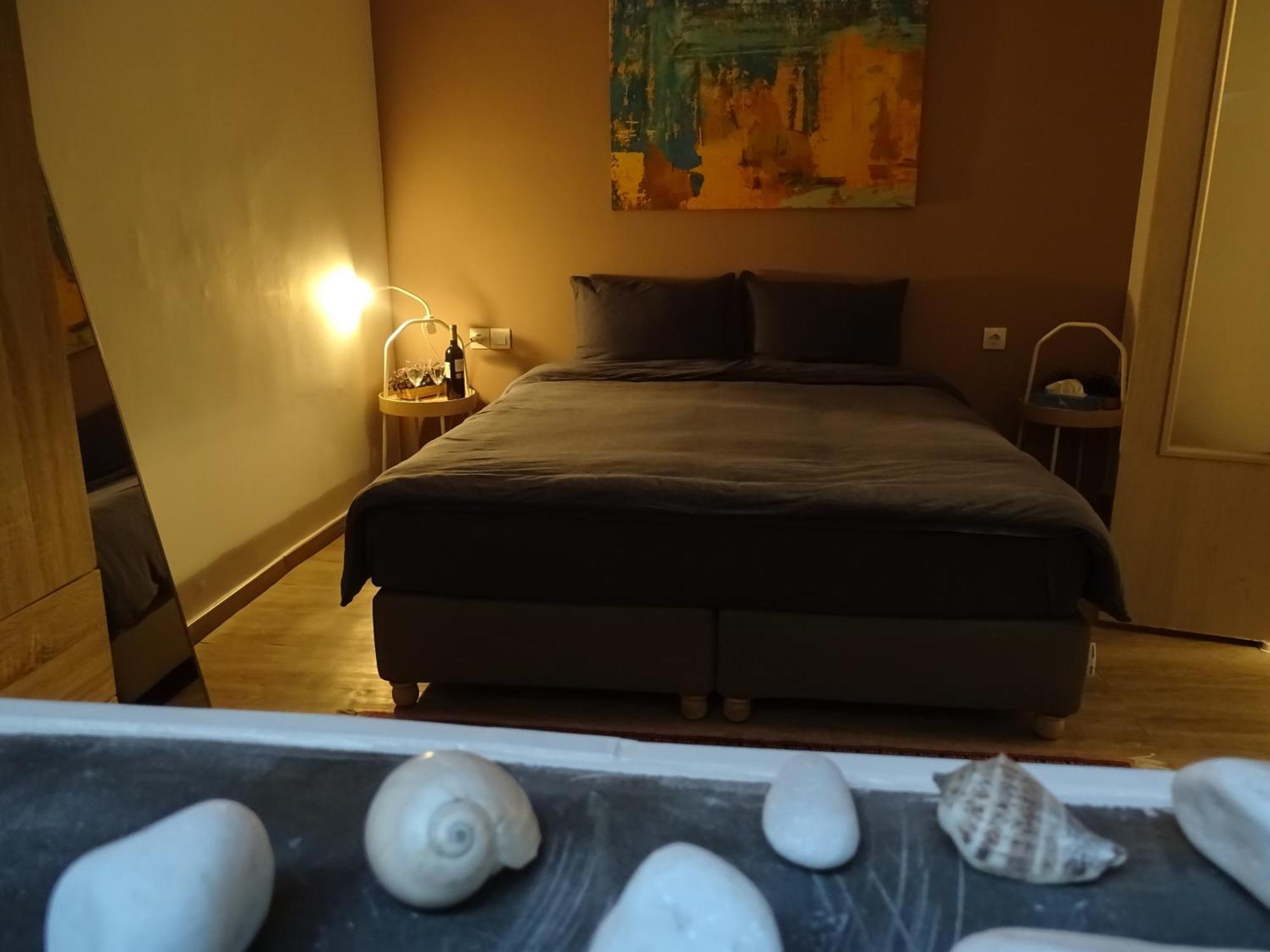 Stylish, Comfortable, Basement Loft-Like Apartment With Amenities Atenas Exterior foto