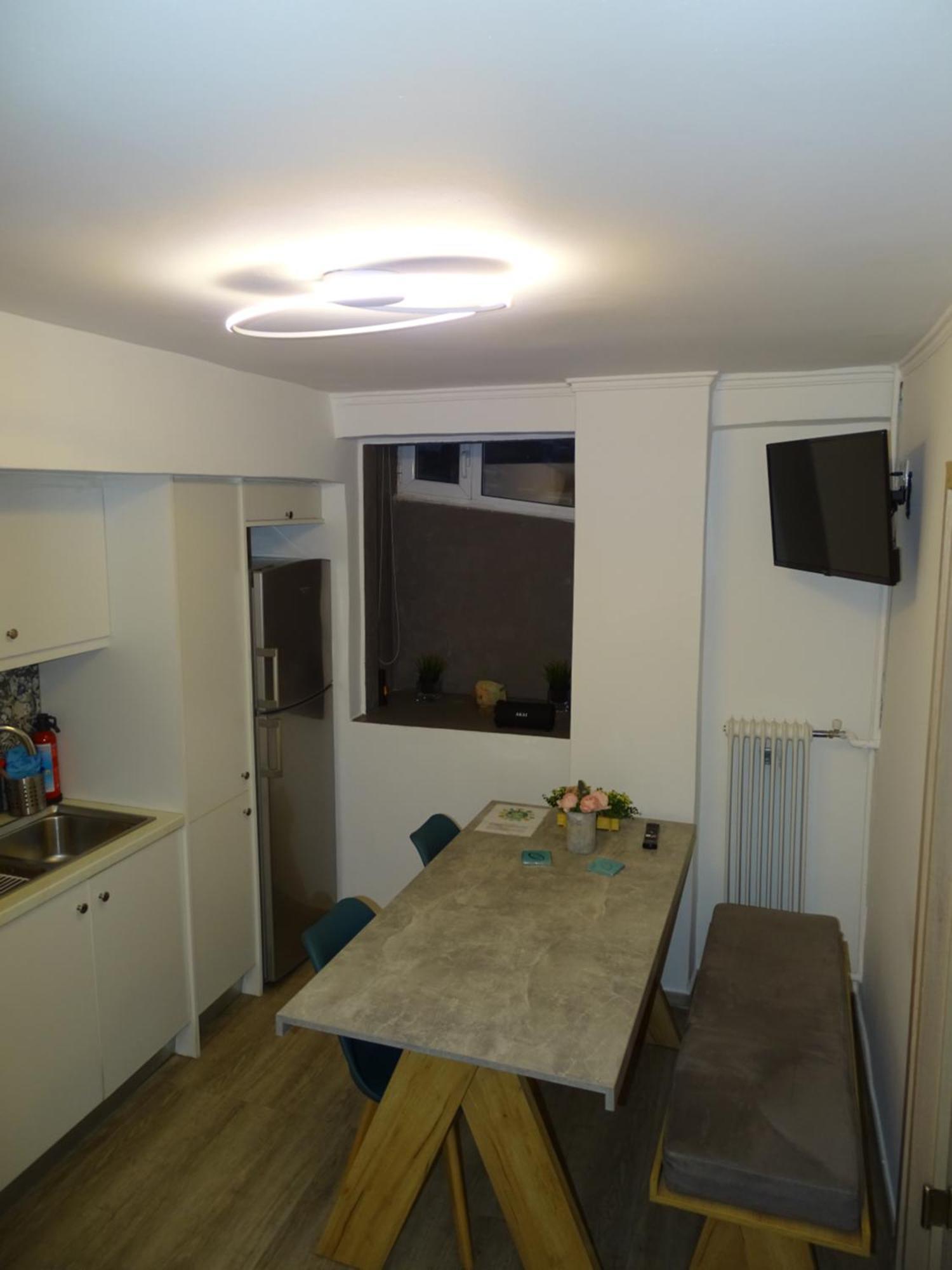 Stylish, Comfortable, Basement Loft-Like Apartment With Amenities Atenas Exterior foto
